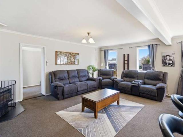 House for sale in Chaslands, Canterbury
