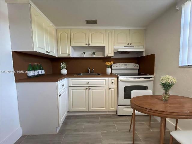 Condo for sale in Dania, Florida