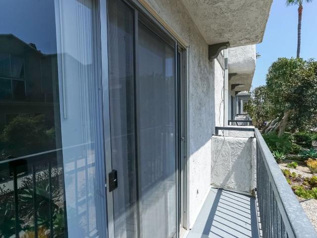 Apartment for rent in Canoga Park, California