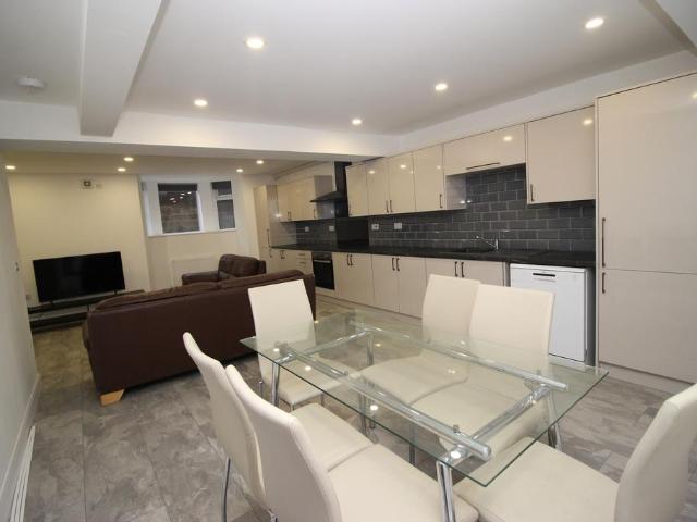 House for rent in Hyde Park, West Yorkshire