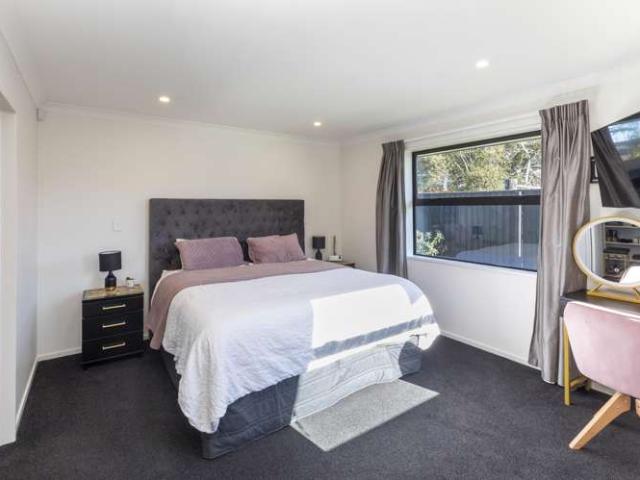 House for sale in Chaslands, Canterbury