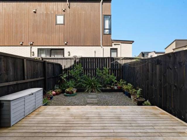 Townhouse for sale in Paremoremo