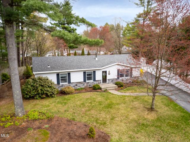 House for sale in Briarwood Close, Town of Queensbury