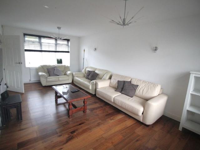 Apartment for rent in Holt Park, West Yorkshire