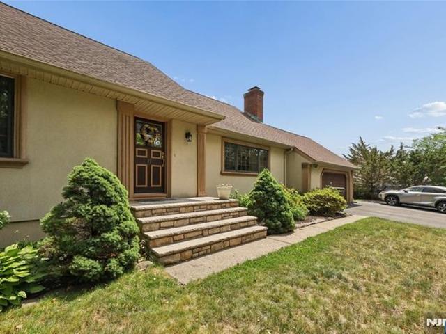House for sale in Elmwood Park, New Jersey