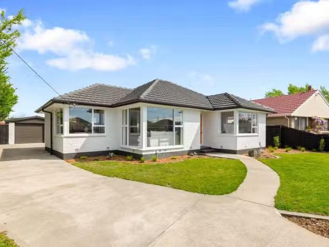 House for sale in Chaslands, Canterbury