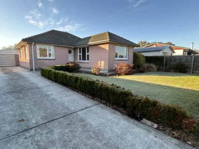 House for rent in Chaslands, Canterbury