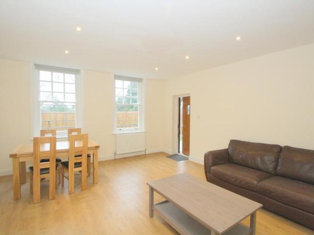 Apartment for rent in Shepherd's Hill, Greater London
