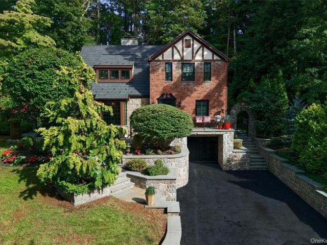 House for sale in Roslyn Hill, Village of Roslyn