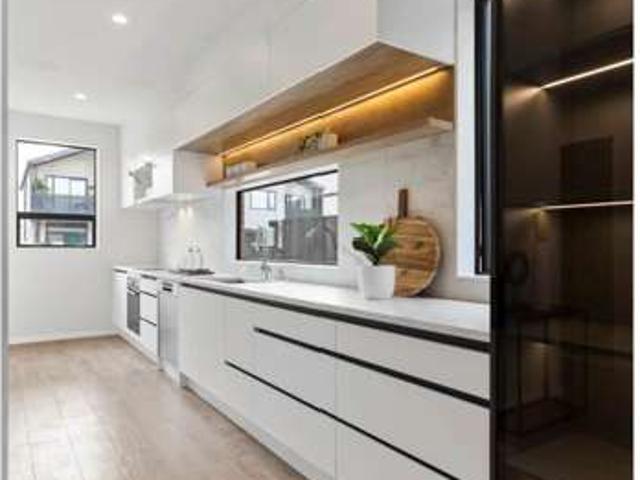 House for rent in Paremoremo