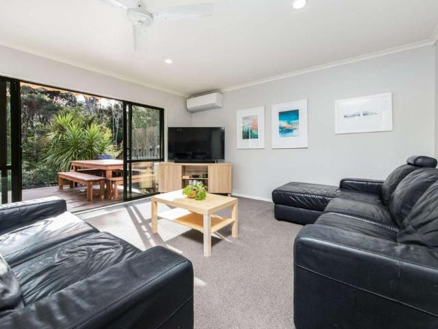 Townhouse for rent in Wairau Valley