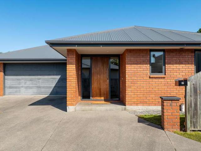 House for sale in Chaslands, Canterbury