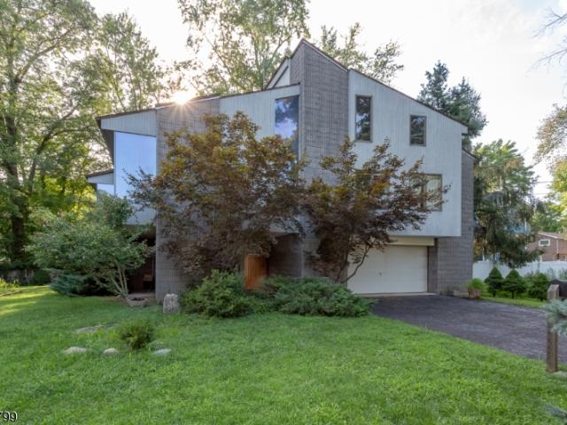 House for sale in Hillsdale