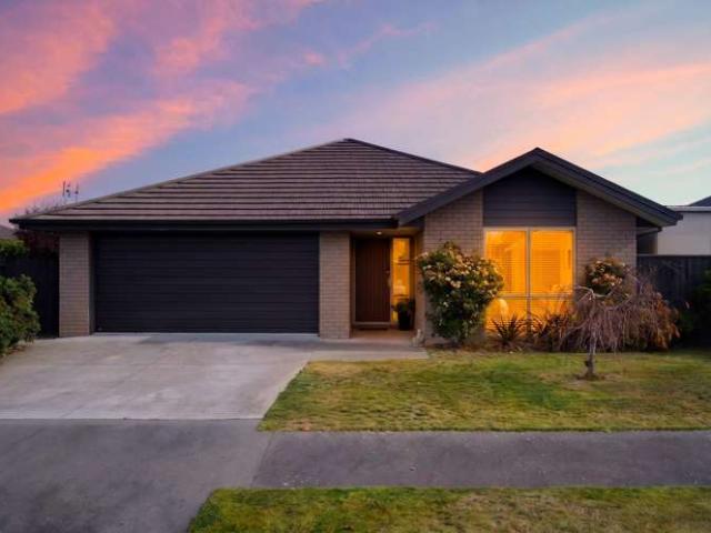 House for sale in Chaslands, Canterbury