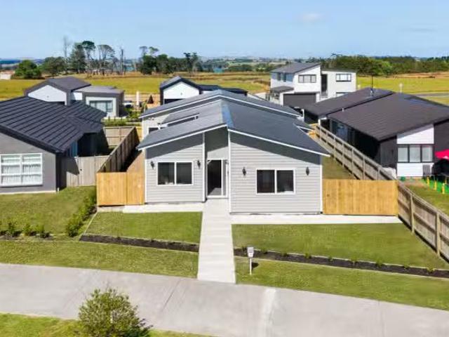 House for sale in Awhitu