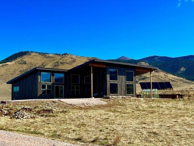 House for sale in Eagle Nest, New Mexico