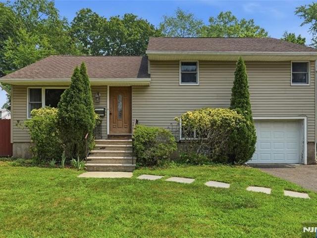 House for sale in Waldwick, New Jersey