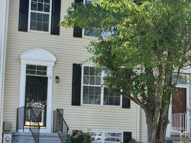 Townhouse for sale in Newark