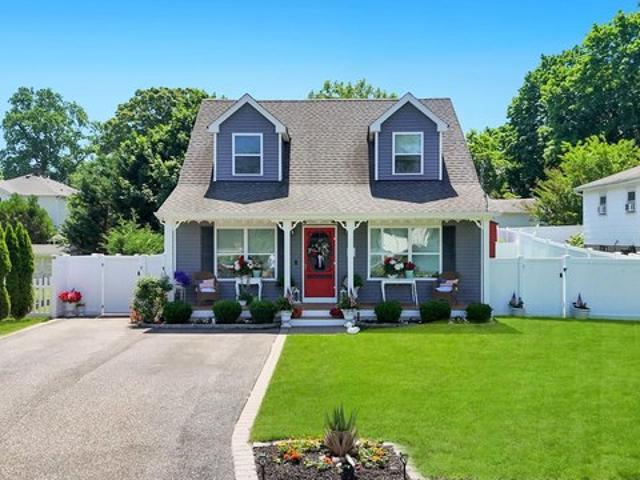 House for sale in Smithtown, New York