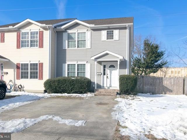 Townhouse for sale in Delaware