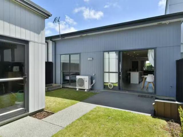 House for sale in Chaslands, Canterbury