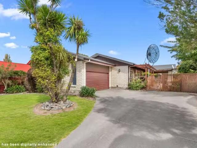 House for sale in Chaslands, Canterbury