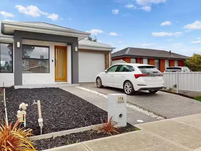 House for rent in Gladstone Park, Victoria
