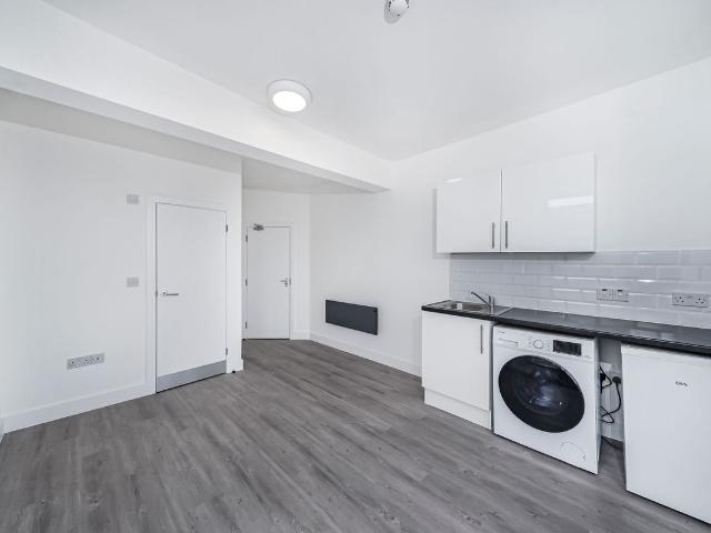 Studio for rent in Alton Barnes, Essex