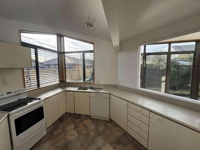 House for rent in Chaslands, Canterbury