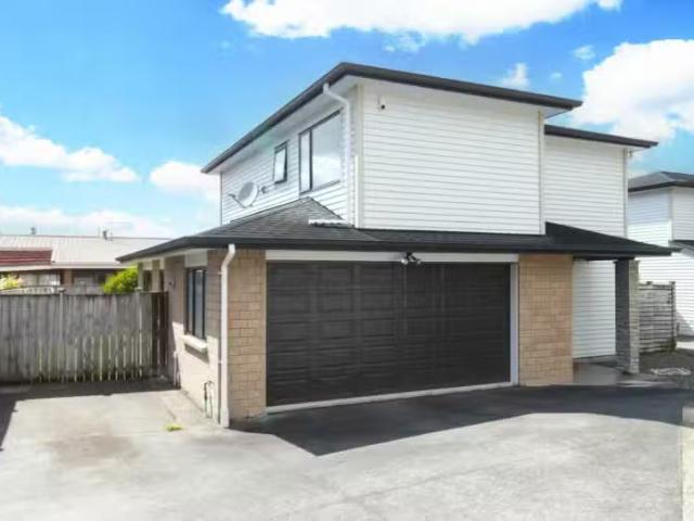 House for sale in Oratia