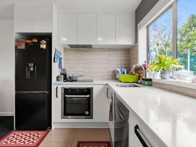Apartment for sale in Panmure, Oroua County