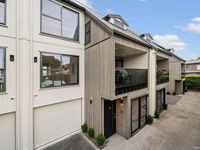 Townhouse for sale in Royal Oak
