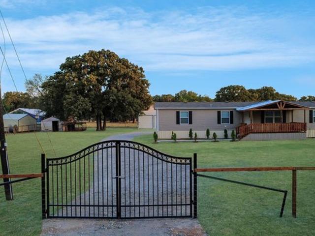 House for sale in Kemp, Texas