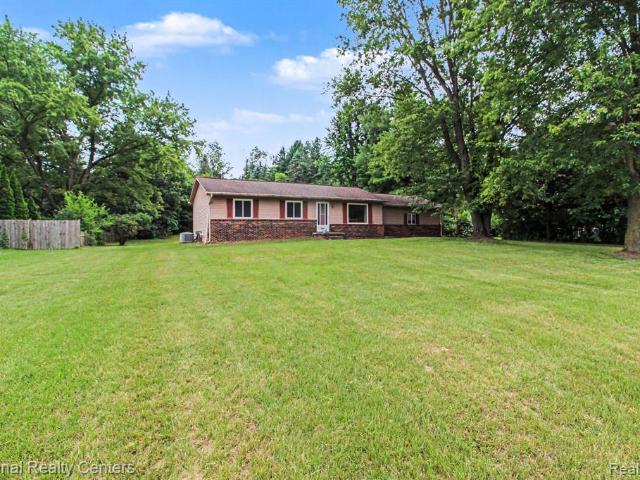House for sale in Hamburg, Michigan