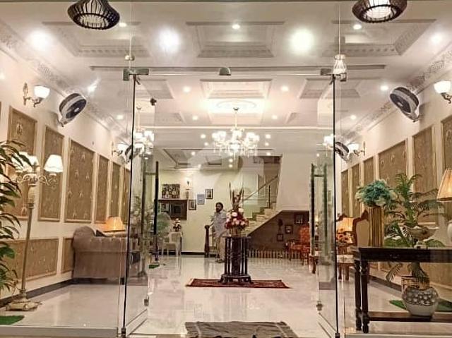 Building for sale in لاہور, لاہور ڈویژن