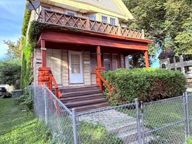 House for sale in Arlington Heights, Milwaukee