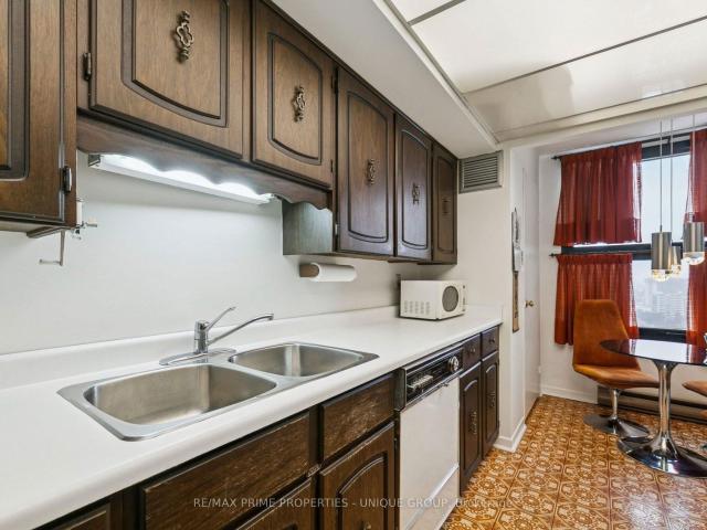 Condo for sale in Applewood, Mississauga