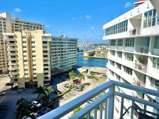 Condo for sale in Hollywood