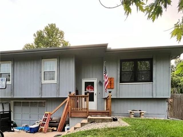 House for sale in Harrisonville, Missouri