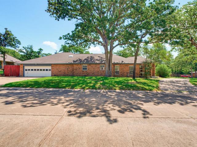 House for sale in Milam, Texas