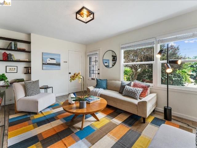 Townhouse for sale in Woodstock, Alameda
