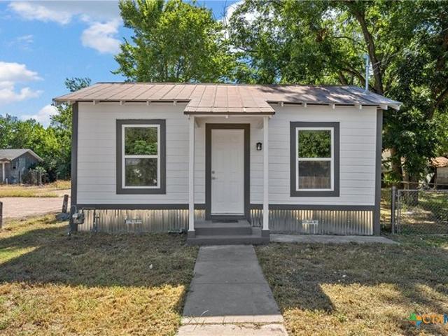 House for sale in Milam, Texas