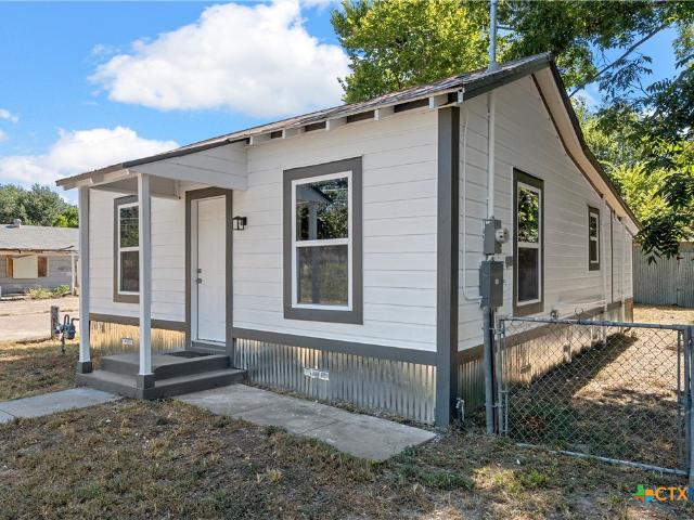 House for sale in Milam, Texas