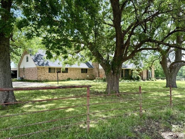 House for sale in Whitewright, Texas
