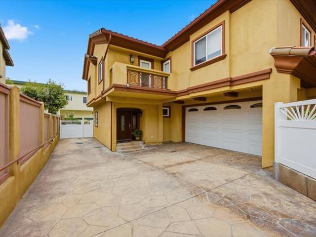 Townhouse for rent in Redondo Beach, California