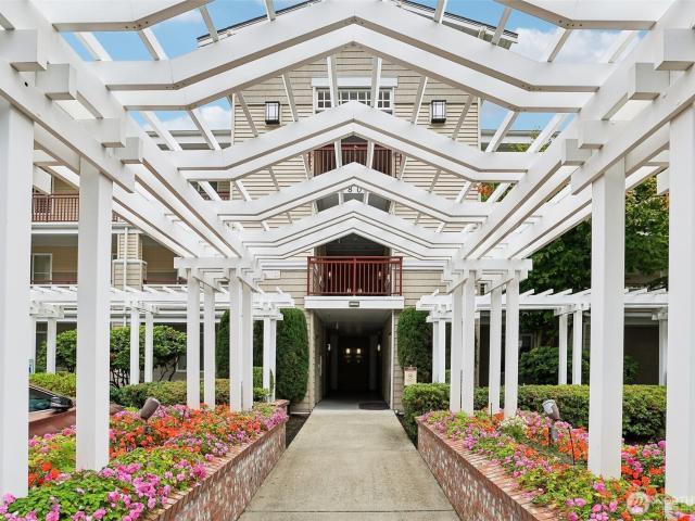 Condo for sale in Bellevue, King County