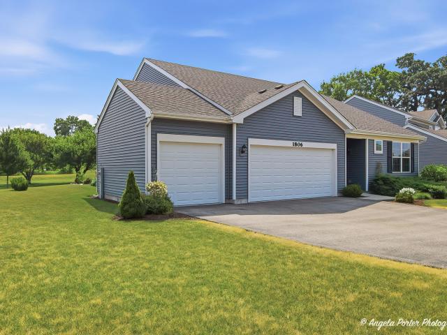 House for sale in Mchenry, Illinois