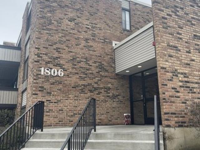 Condo for sale in Schaumburg, Illinois