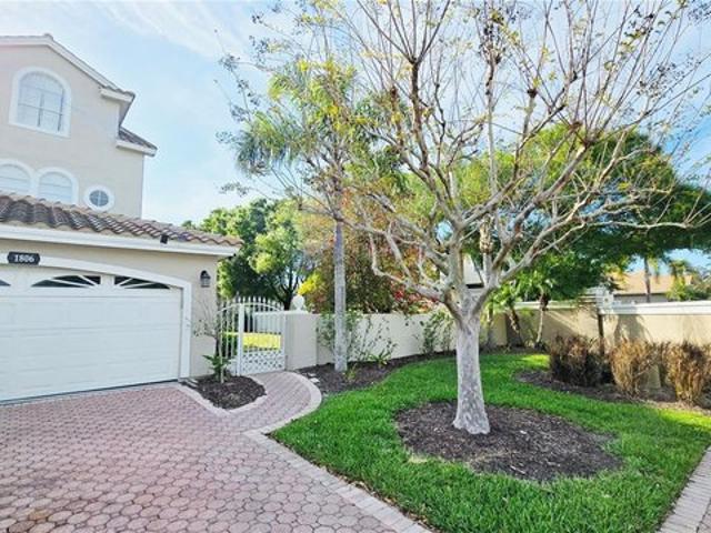 Townhouse for sale in Crystal Beach, Florida