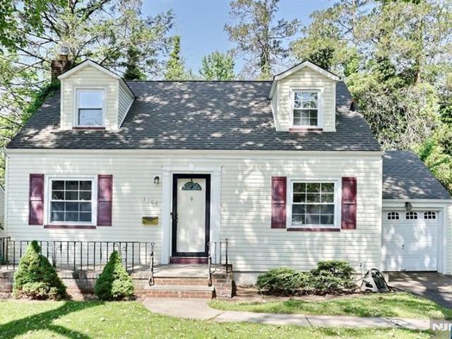 House for sale in Teaneck, New Jersey
